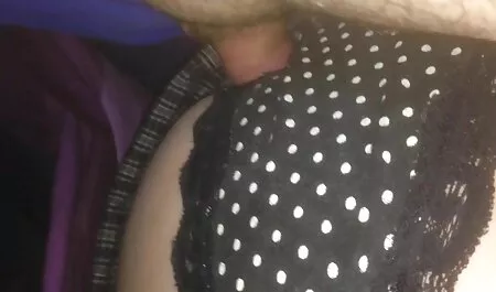 مادر با موهای بلوند ، عکس سیکس خفن چمدان مرد را پس از مهمانی در یک شرکت ، در دهان خود قرار می دهد