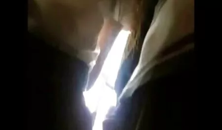 یک پسر در مقابل یک سکسی خفن عکس وب کم یک سگ روسی با اندازه سینه سوم تف می کند
