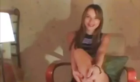روکسی جیمز روی نیمکت در حال انگشت زدن عکس خفن ترین سکس کلاه خود با ویبره بزرگ است