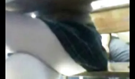 دختری که دارای کفش بزرگ است به آرامی خودش را دانلود عکسهای سکسی خفن جلوی دوربین نوازش می دهد