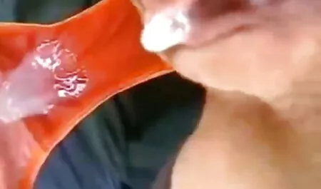 دو فاحشه روی نیمکت ، دوستان خود را در حالت های عکسهای خفن سوپر مختلف برآورده می کنند