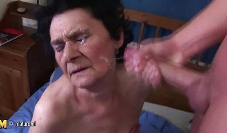 hahal روسی یک دوست دختر در جوراب ساق بلند تا الاغ در عکسهای خفن سکسی آشپزخانه دارد