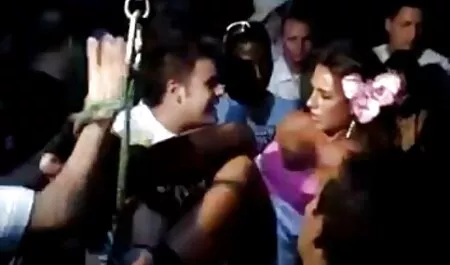 مرد تصاویر خفن سکسی خال کوبی یک الاغ را در الاغ روی صندوق عقبش گرفت