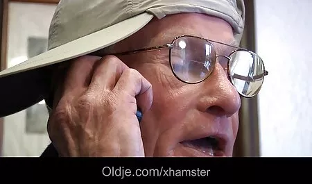 شیک باسن بزرگ جلوی یک عکس های سکسی خفن خارجی وب کم در خانه قرار می گیرد